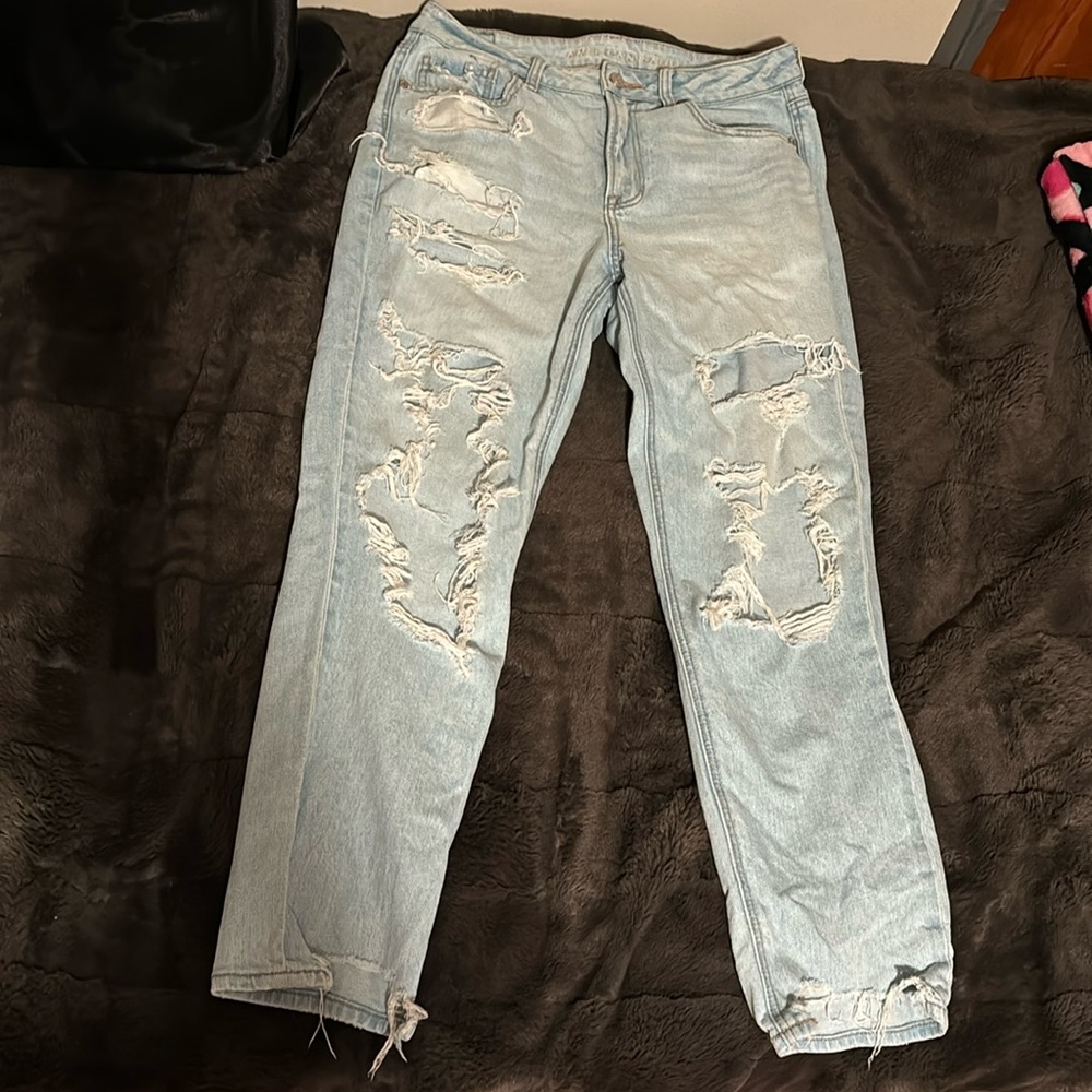 American eagle ripped light washed mom jeans